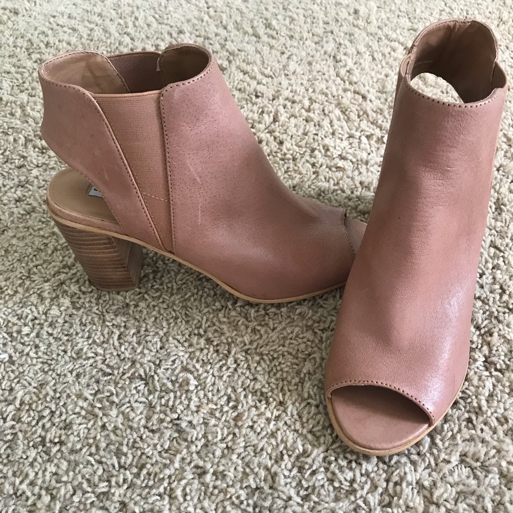 NEVER WORN Steve Madden Nobel leather bootie